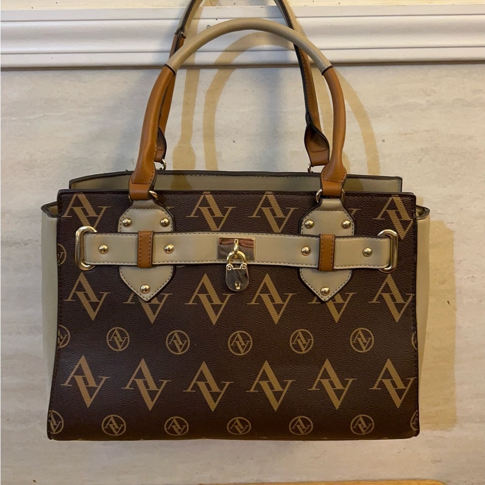 ADRIENNE VITTADINI
Signature Collection Brown PU Leather Designer Tote Bag